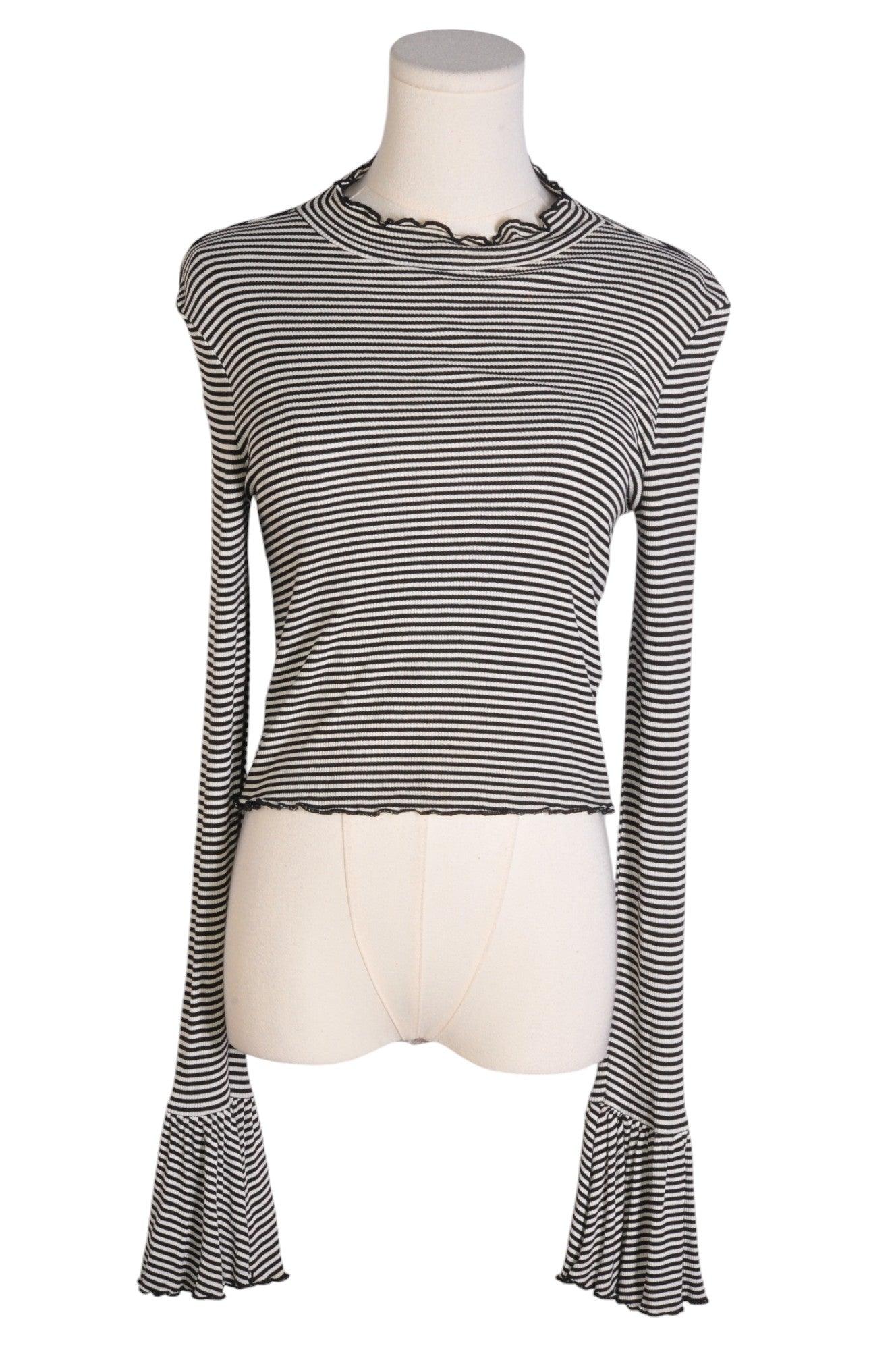 FOREVER 21 Stylish Women's Black Regular Fit Crop Tops - Size M