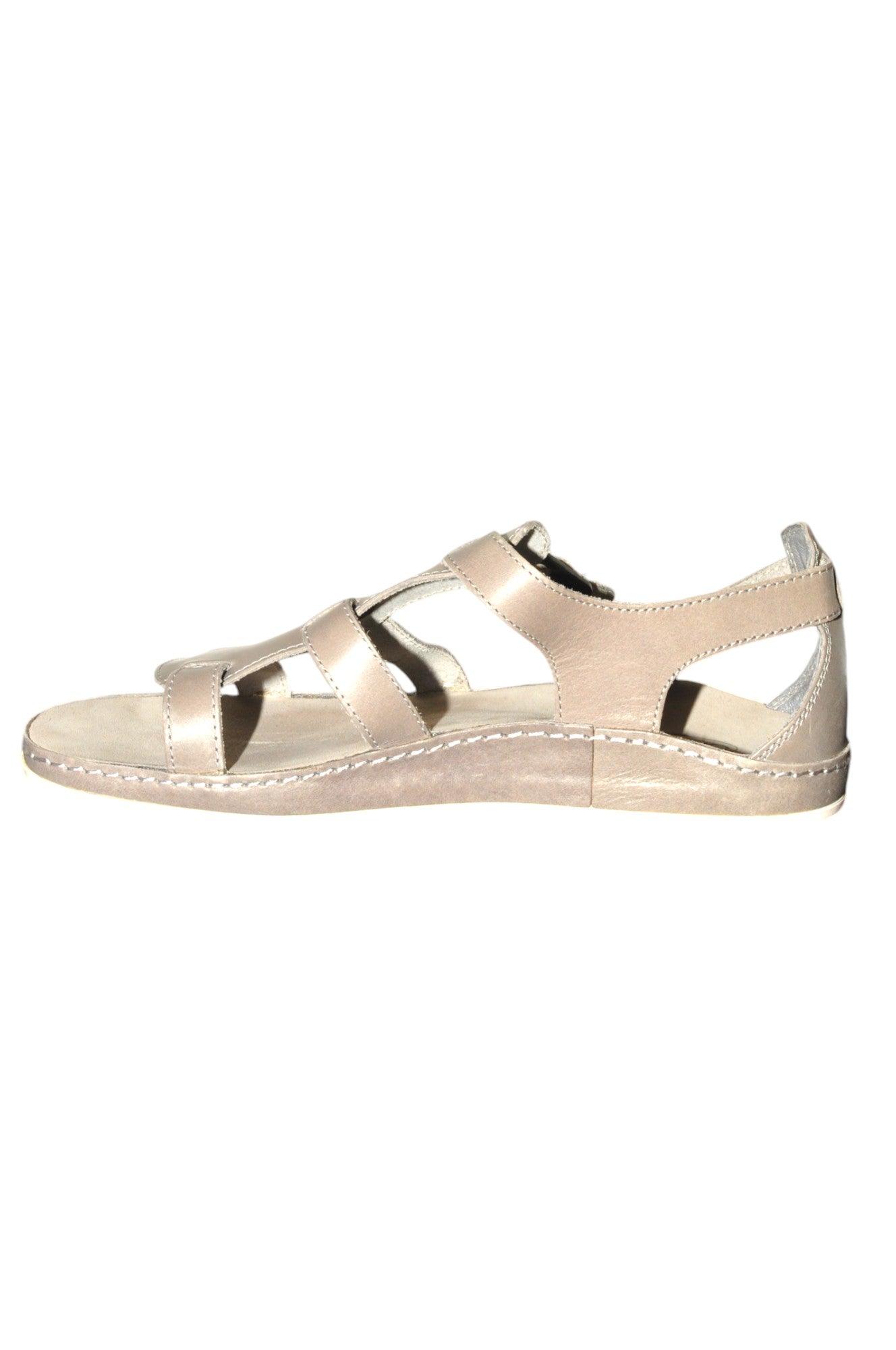 CHACO Stylish Women's Gray Sandals with Regular Fit - Size 9