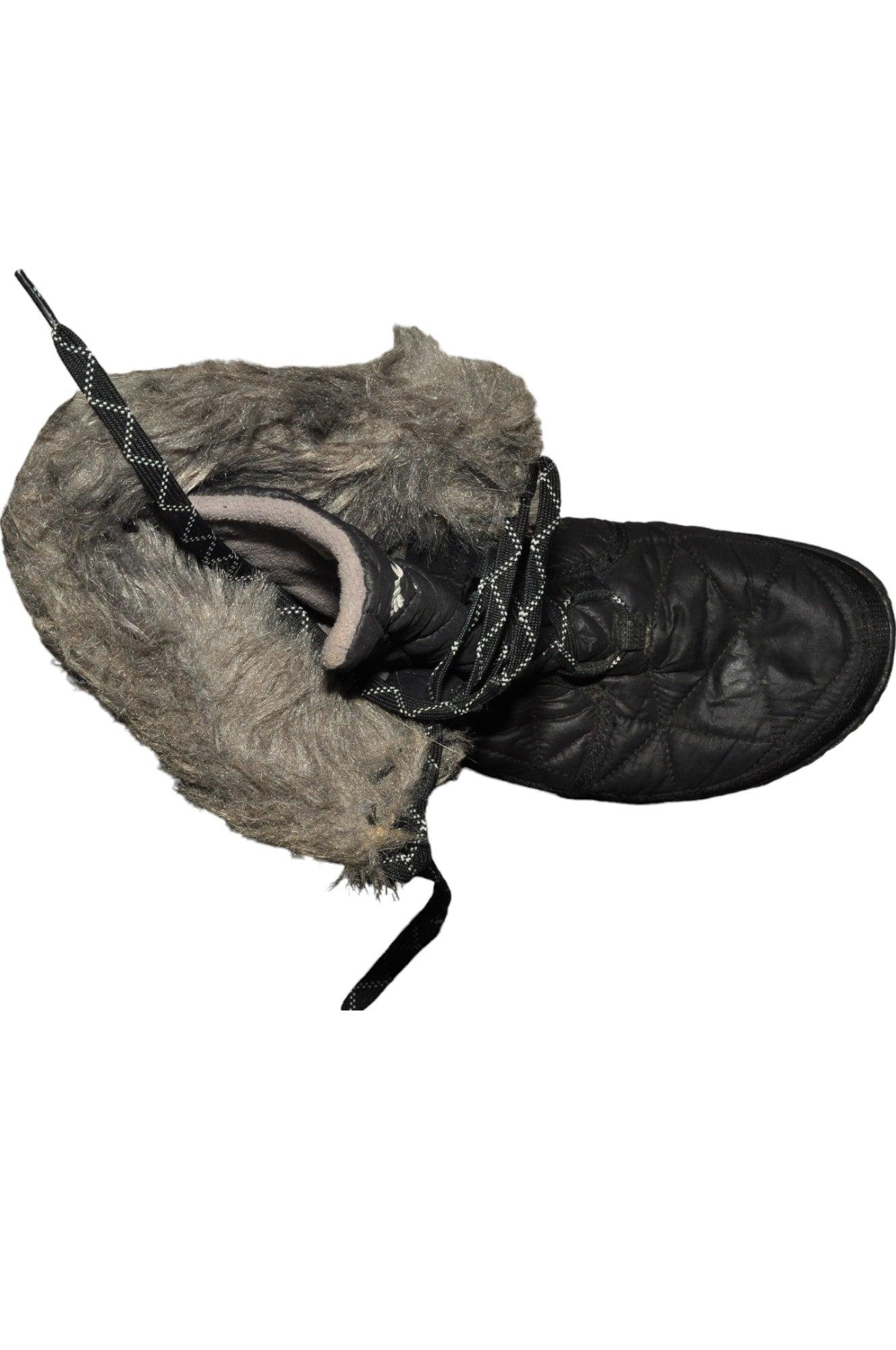 COLUMBIA Stylish Women's Black Boots in Regular Fit - Size 7.5