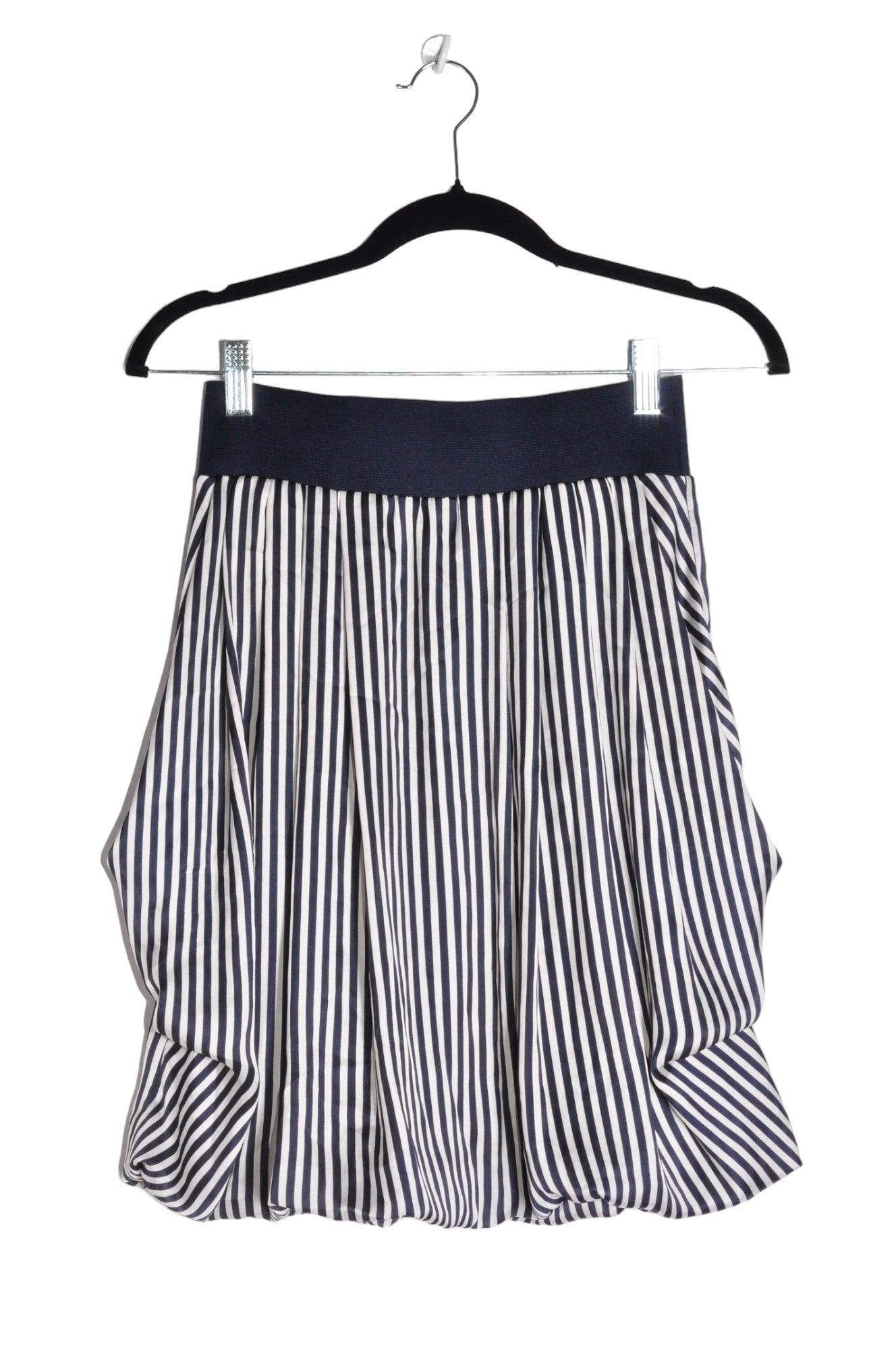 H&M Women's Classic Blue Regular Fit Knee-Length Second-Hand Shorts - Size 4