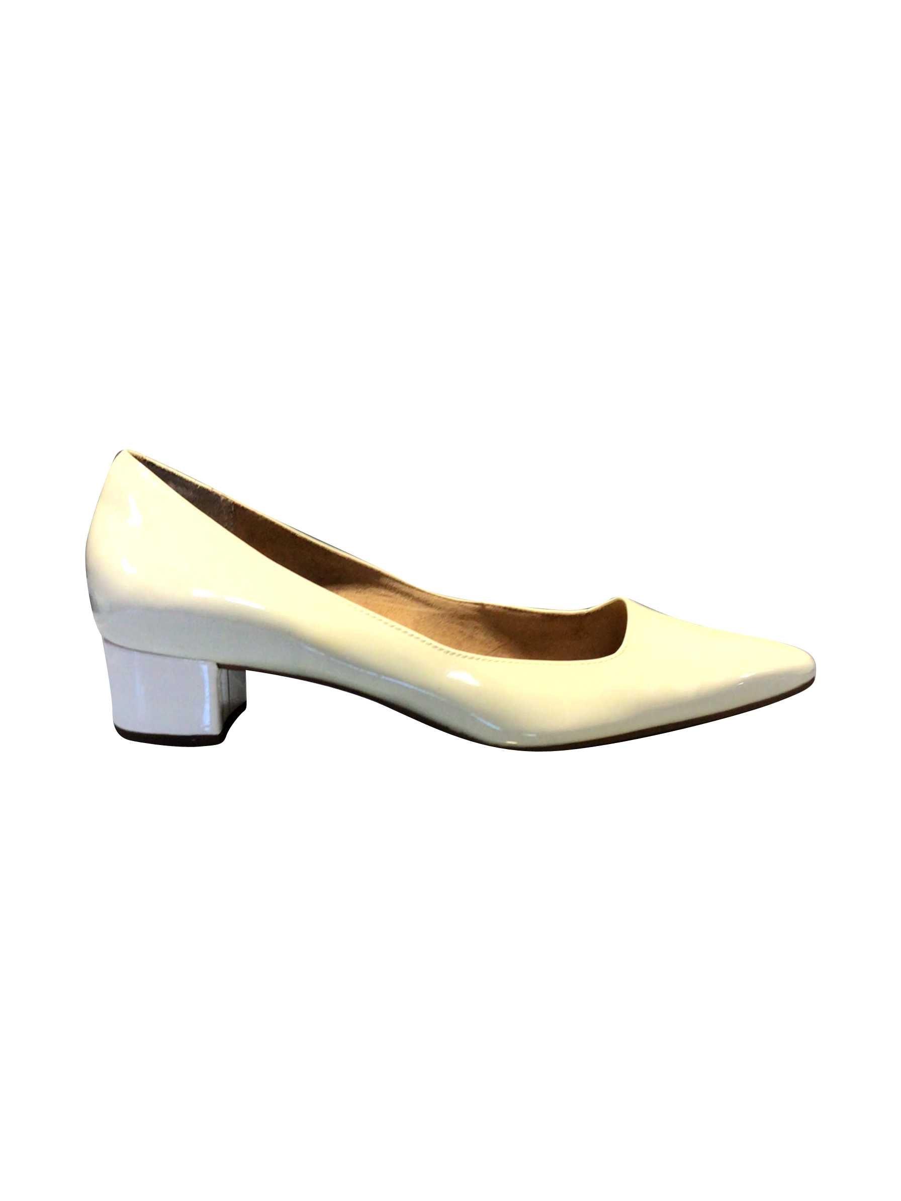 ROCKPORT Classic Regular Fit White Heels - Size 7.5