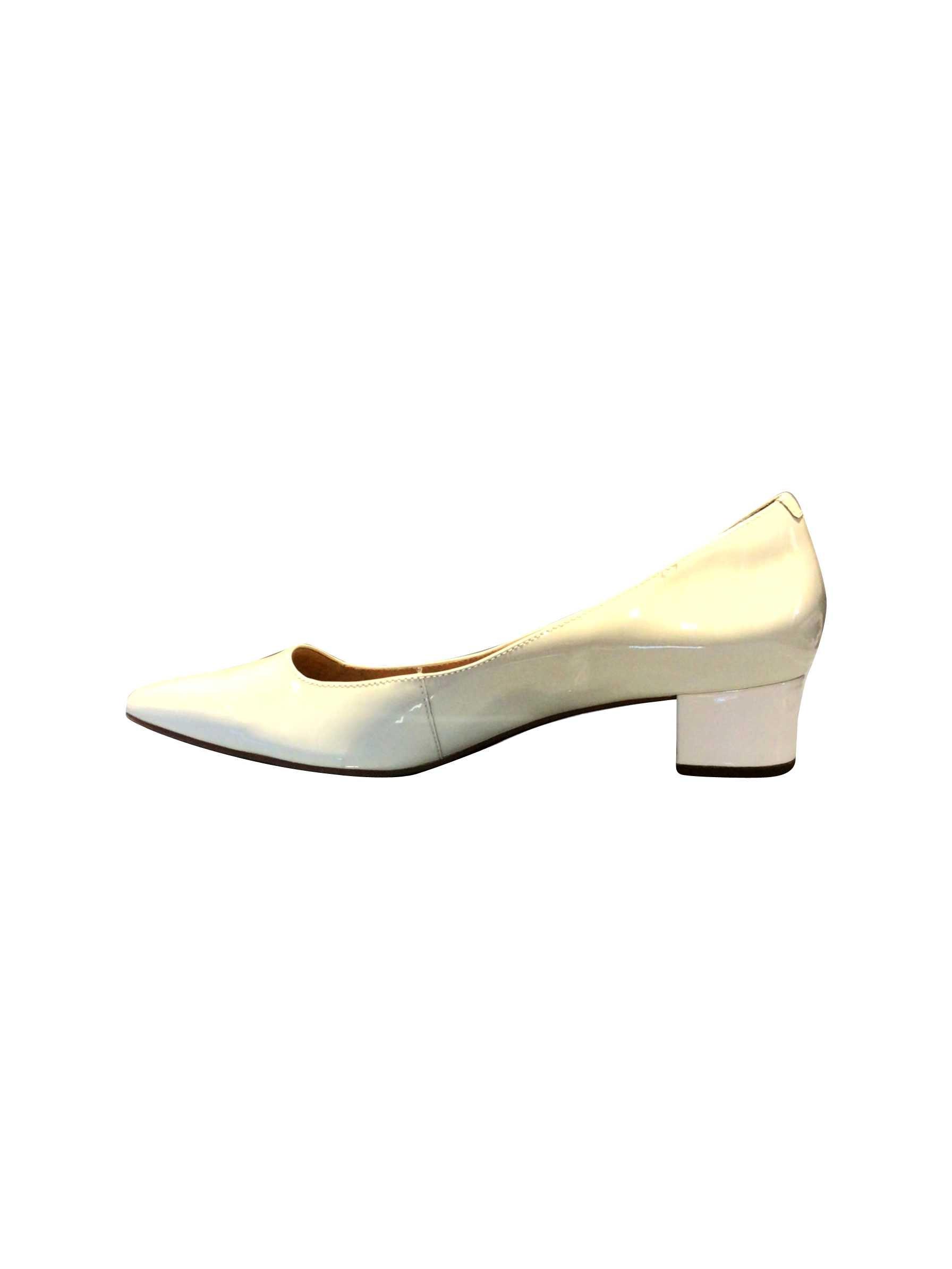 ROCKPORT Classic Regular Fit White Heels - Size 7.5