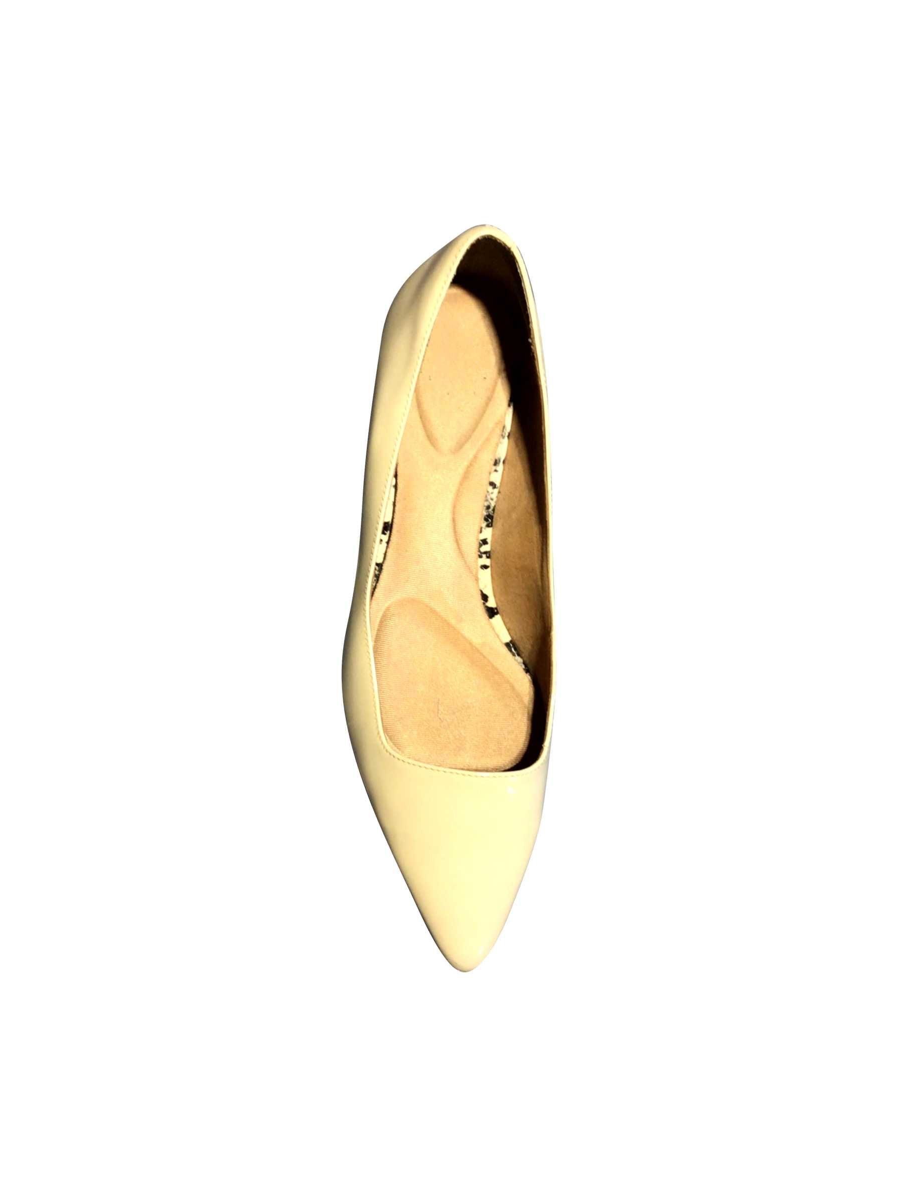 ROCKPORT Classic Regular Fit White Heels - Size 7.5