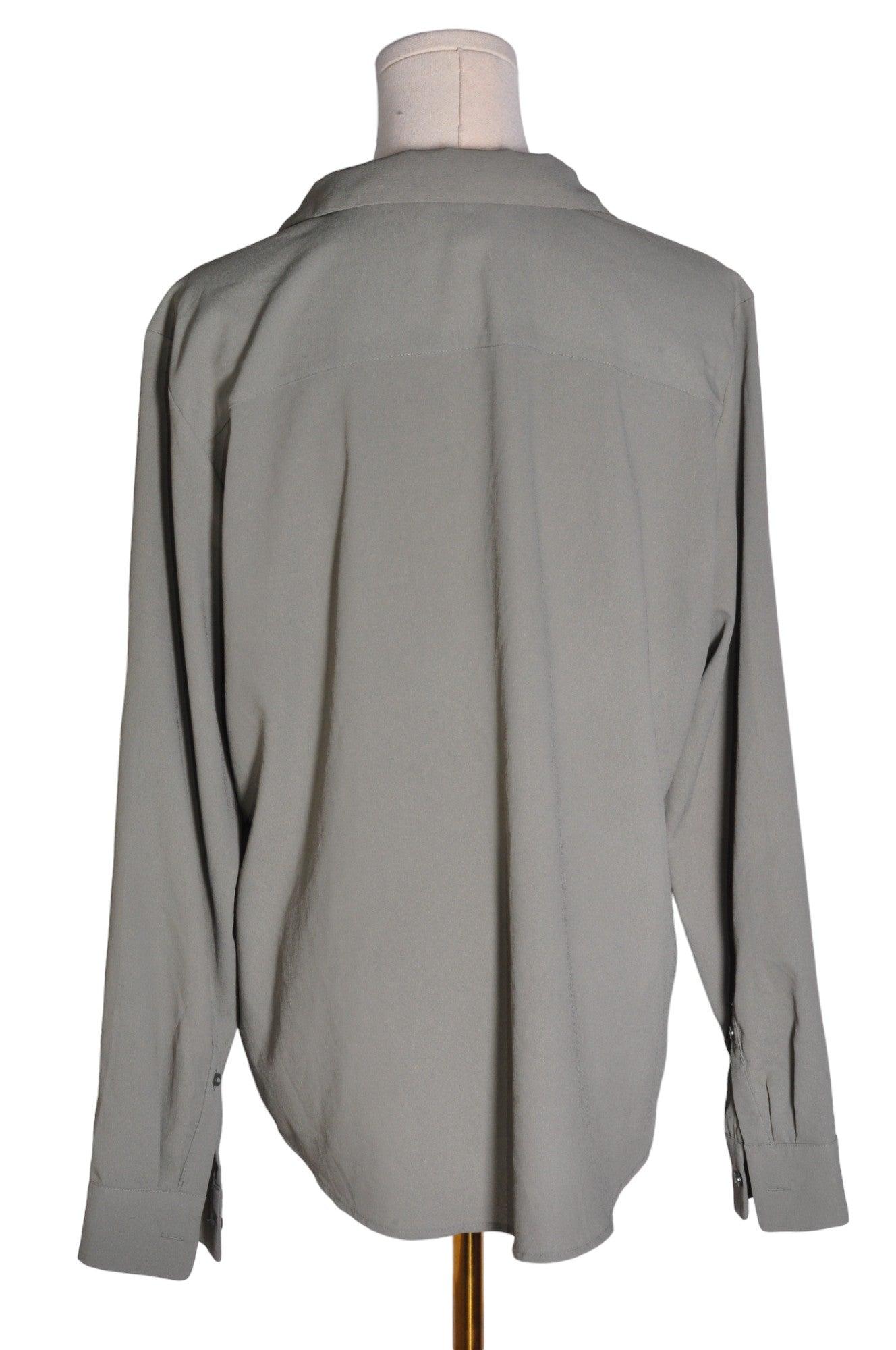Stylish H&M Second - Hand Women's Green Regular - Fit Button - Down Tops - Size L