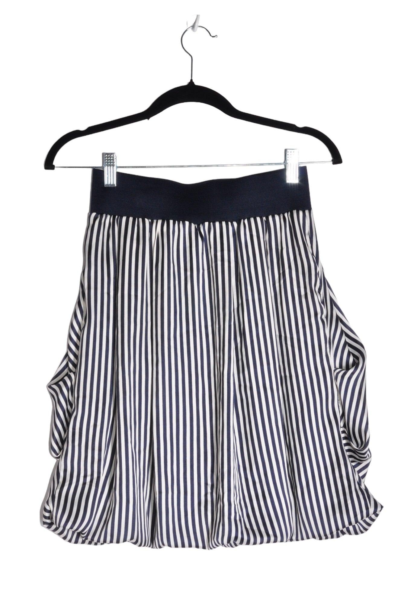 H&M Women's Classic Blue Regular Fit Knee-Length Second-Hand Shorts - Size 4