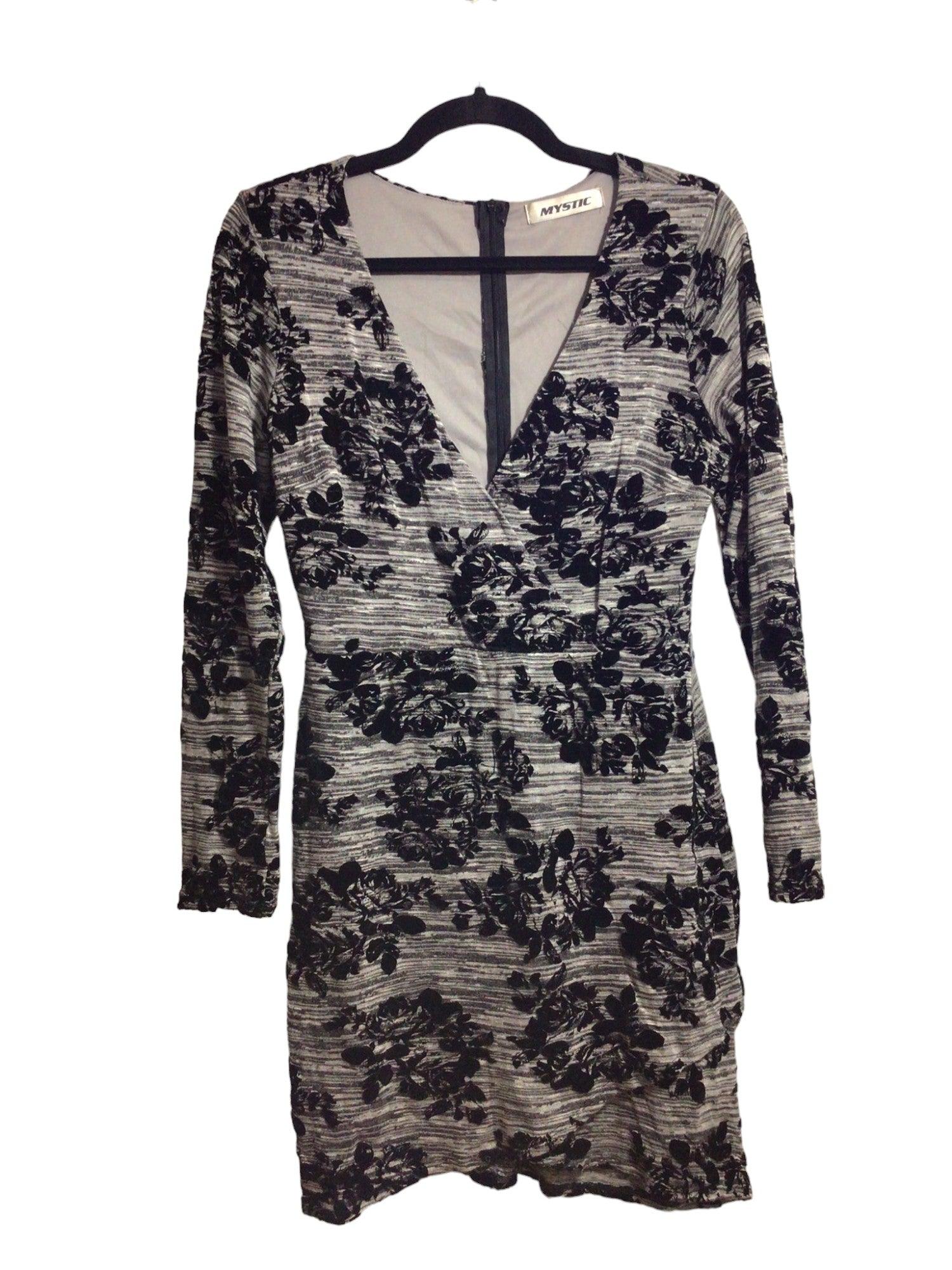 Gorgeous MYSTIC Second - Hand Women's Regular - Fit Black Bodycon Dress - Size L