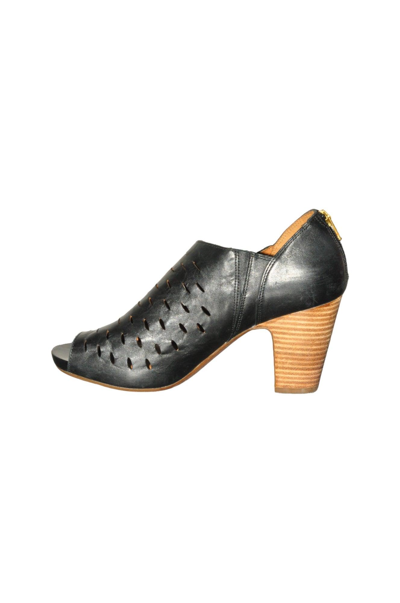 CLARKS Stylish Women's Black Regular Fit Heels - Size 9.5