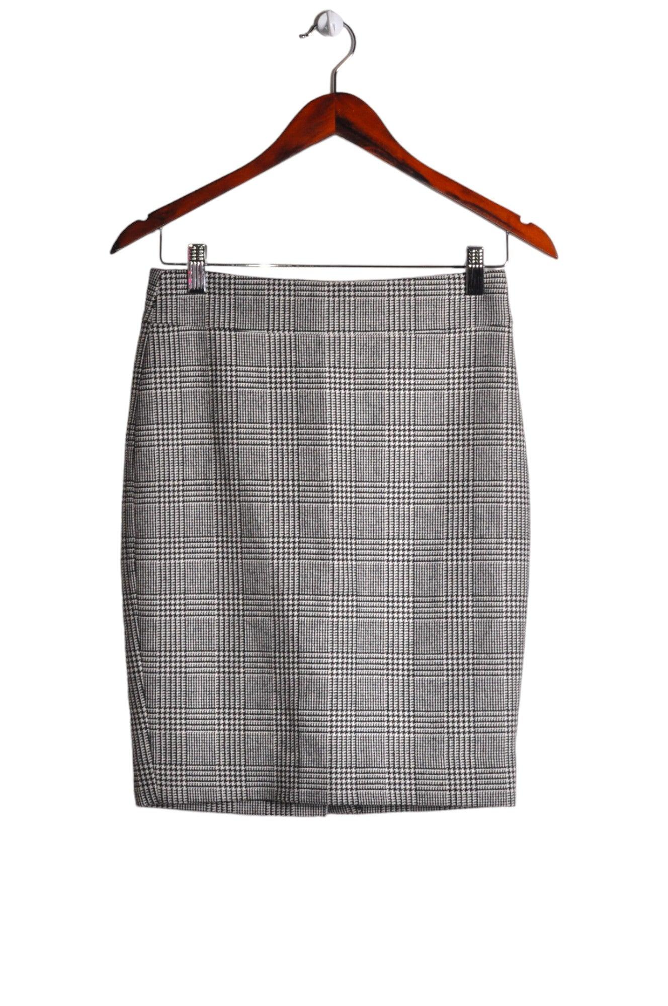 Stylish CHATEAU Second - Hand Women's Gray Regular - Fit Pencil Skirt Size 0