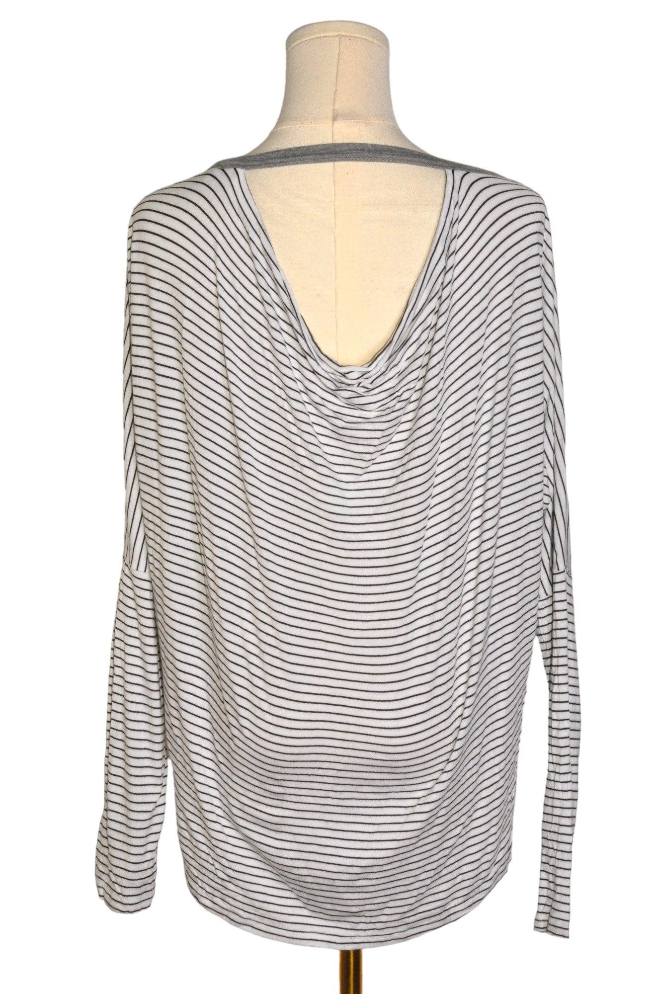 Stylish CABLE & GAUGE Women's White Regular Fit Long - Sleeve T - Shirt in XS