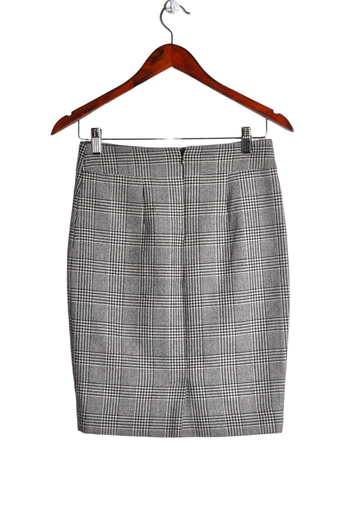 Stylish CHATEAU Second - Hand Women's Gray Regular - Fit Pencil Skirt Size 0