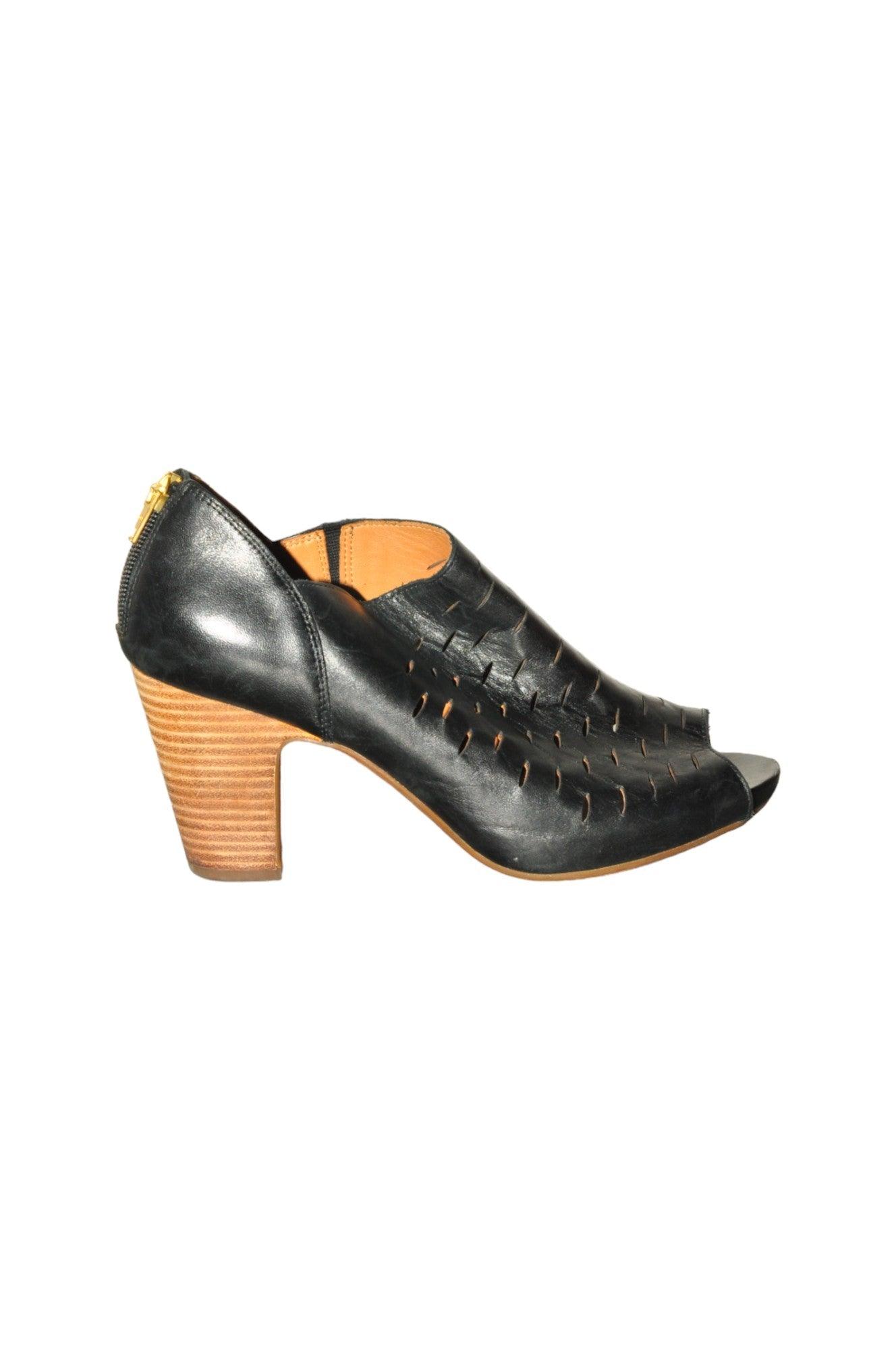 CLARKS Stylish Women's Black Regular Fit Heels - Size 9.5