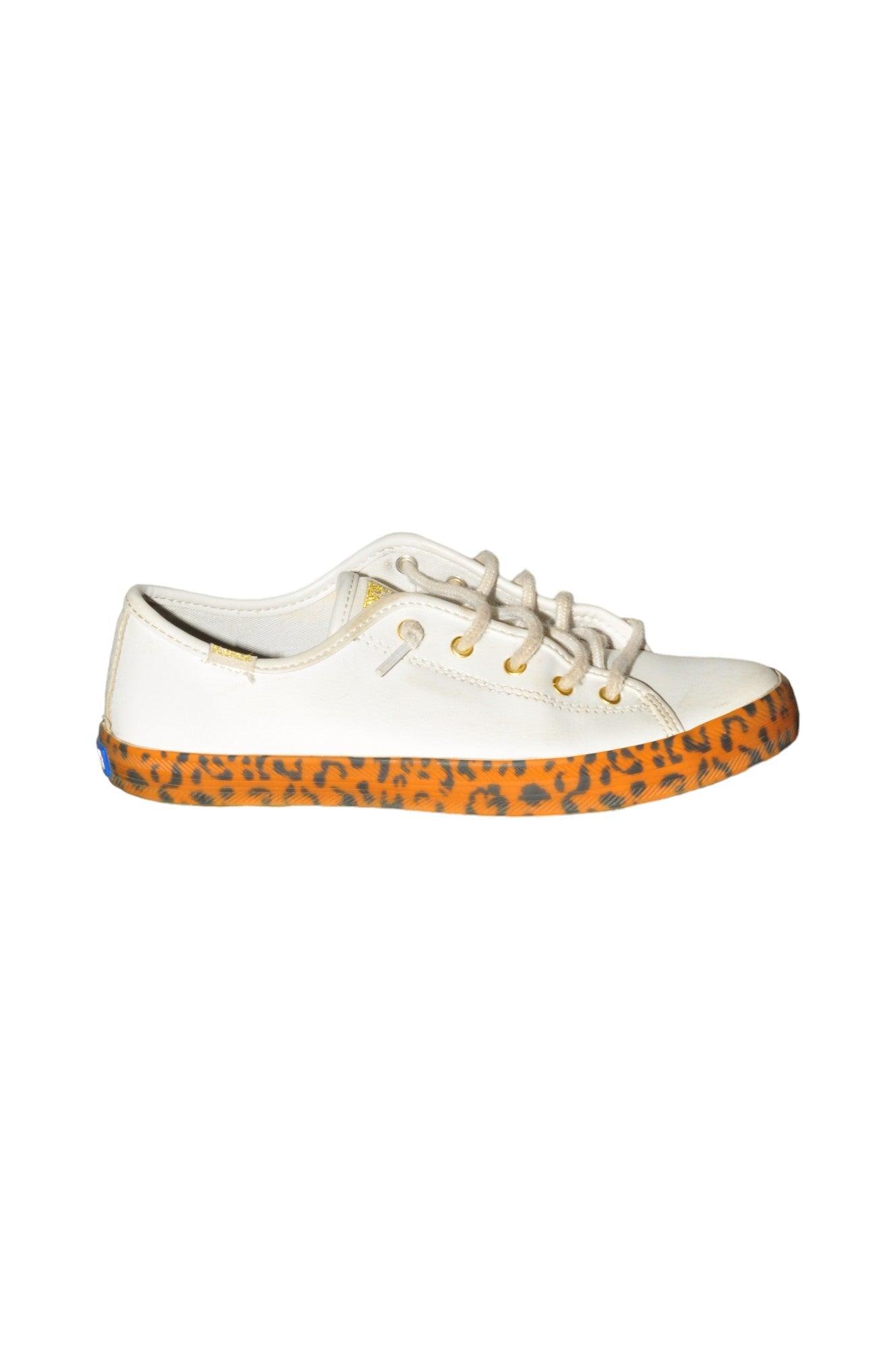 Stylish KEDS Women's White Flat Shoes - Regular Fit, Size 3.5